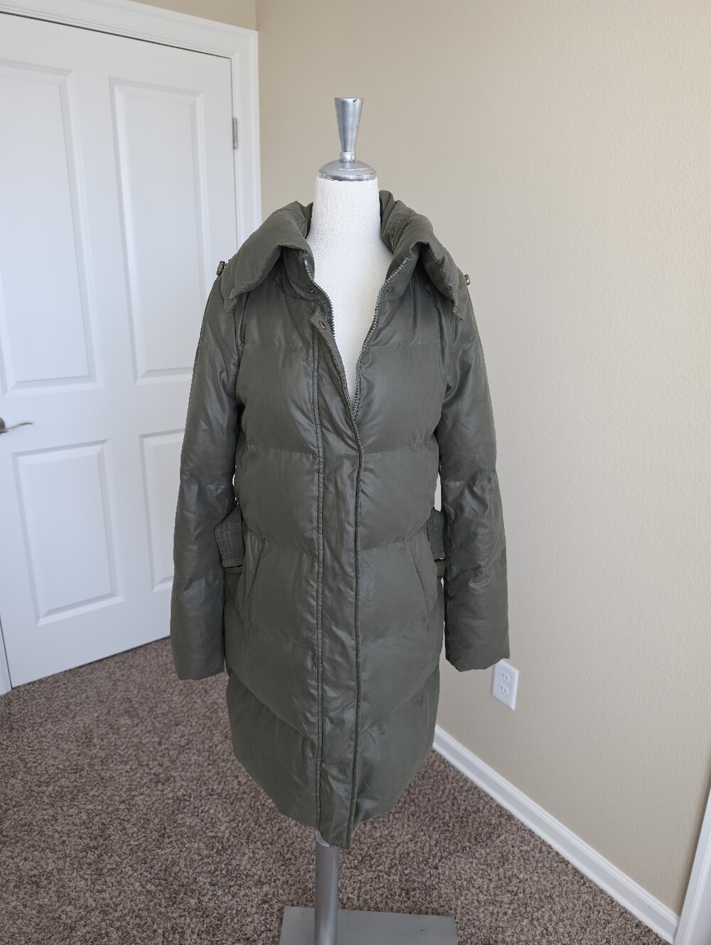 BCBGMaxAzria XS Olive Green Duck Down Long Puffer Coat